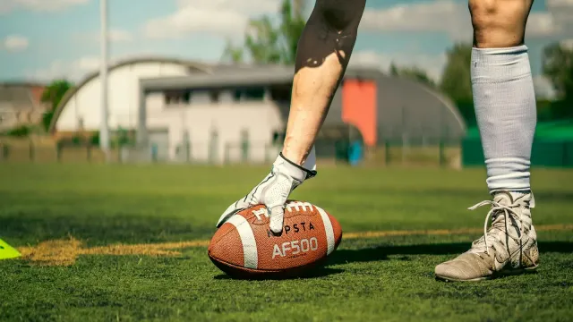 How to Manage a Football Team: Tips for Youth and Adult Coaches