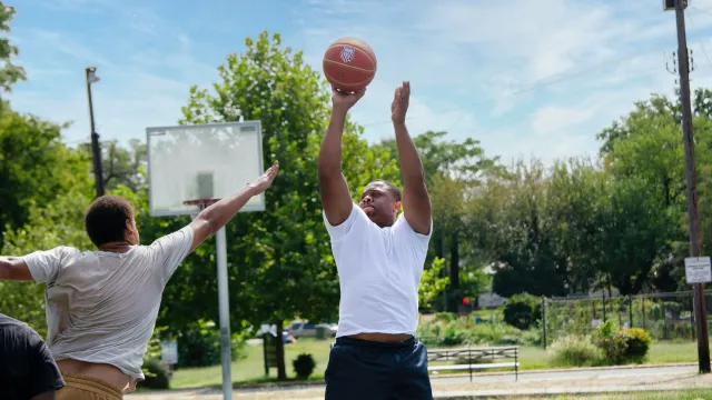 How Do I Set Up and Run a Weekly Pickup Basketball Group?